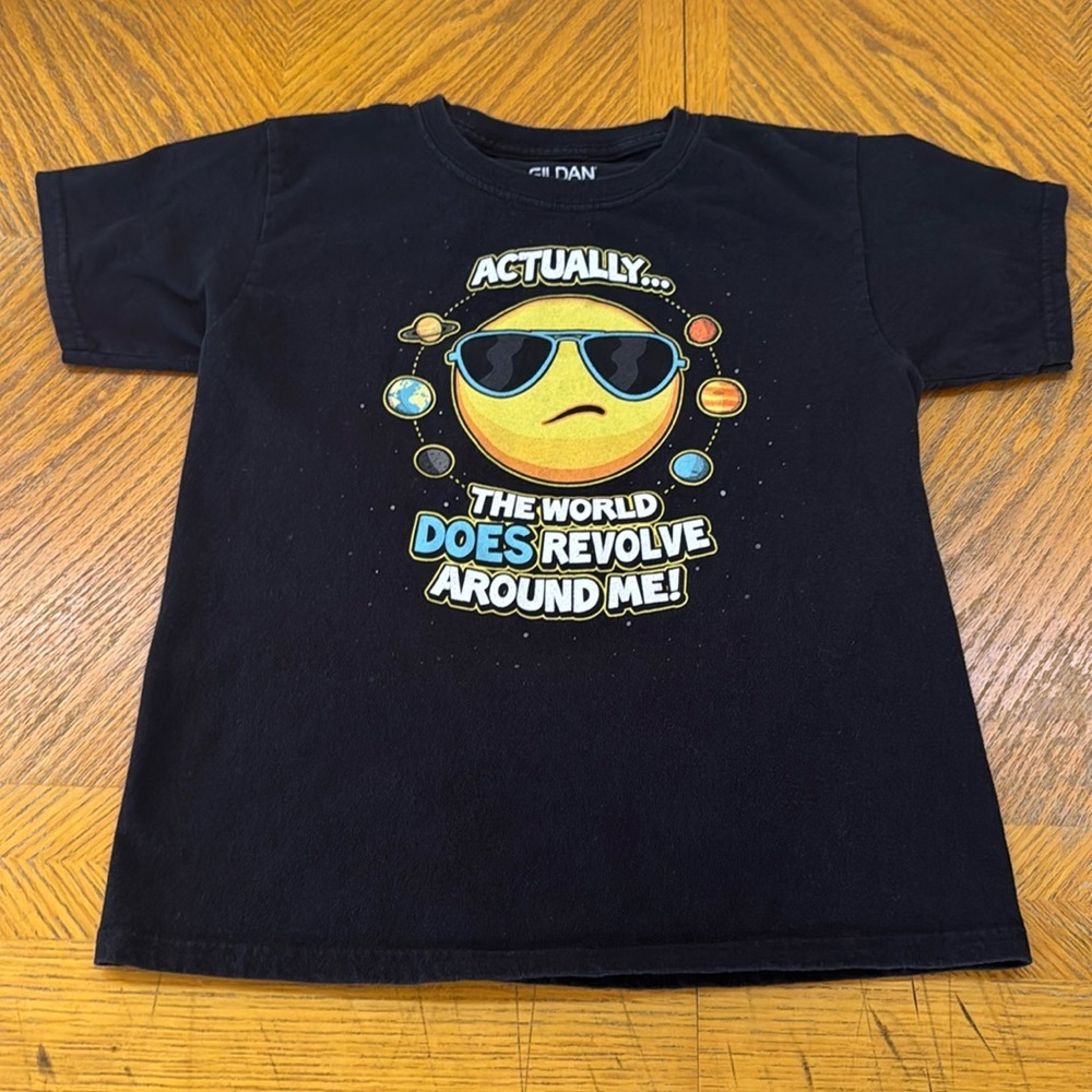 Gildan black tshirt